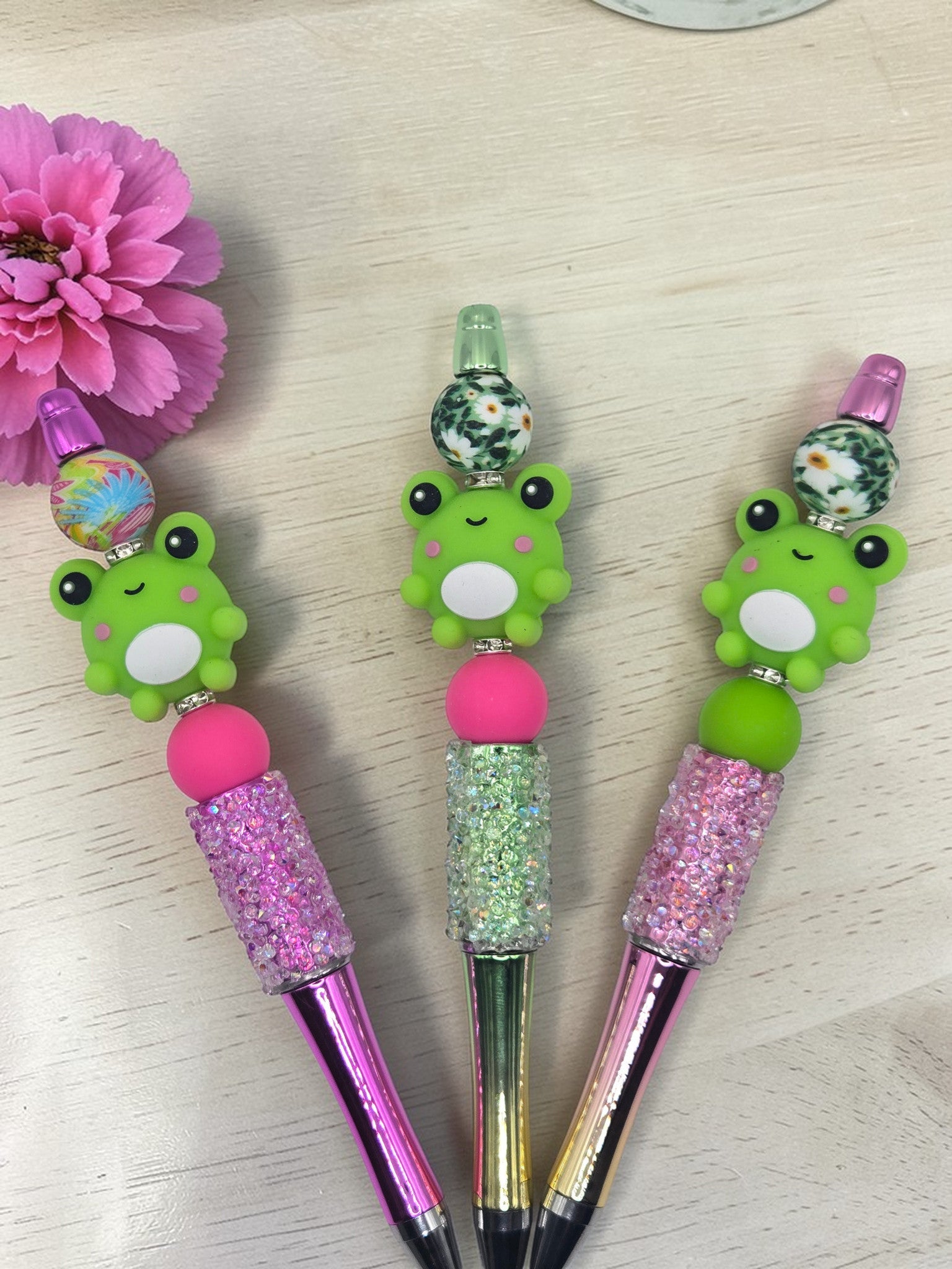 🐸✨ Kawaii Froggy Sparkle Beaded Pen ✨🐸